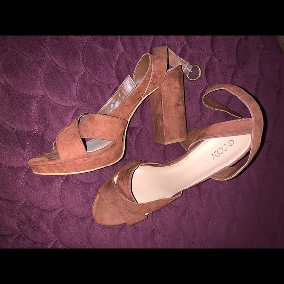Brown sandals - Picture 2 of 4